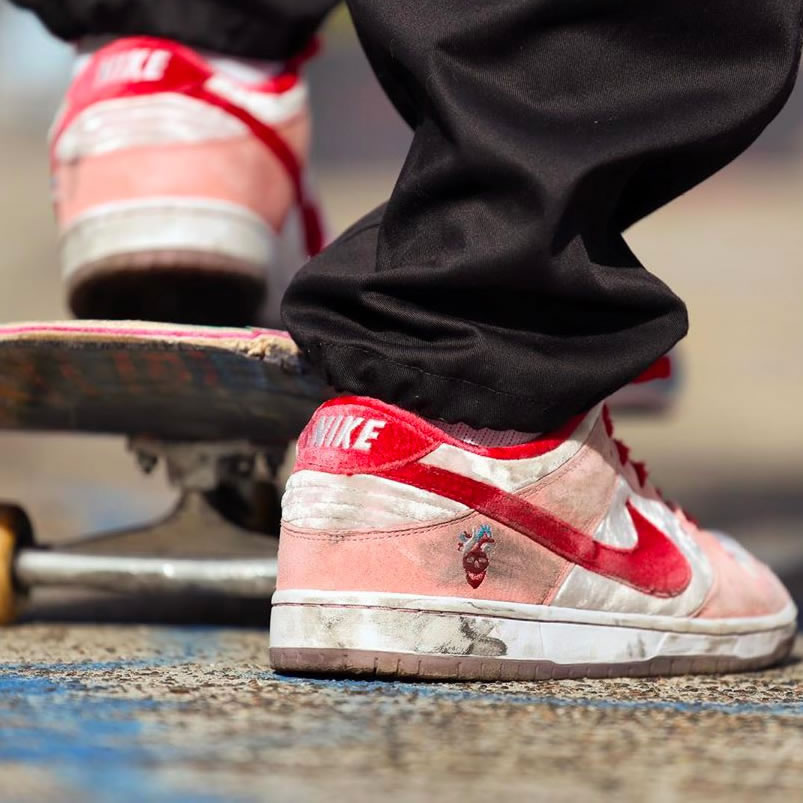 Strangelove Nike Sb Dunk Low On Feet Pink Ct2552 800 (3) - www.kitistry.com Strangelove Nike Sb Dunk Low On Feet Pink Ct2552 800 (3) - www.kitistry.com