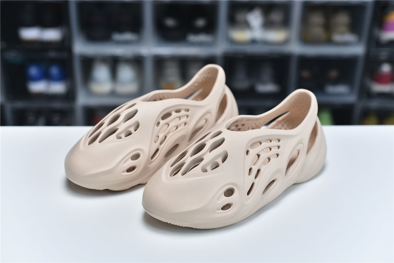 Adidas Yeezy Crocs Clog Foam Runner Colors Beige (1) - www.kitistry.com Adidas Yeezy Crocs Clog Foam Runner Colors Beige (1) - www.kitistry.com
