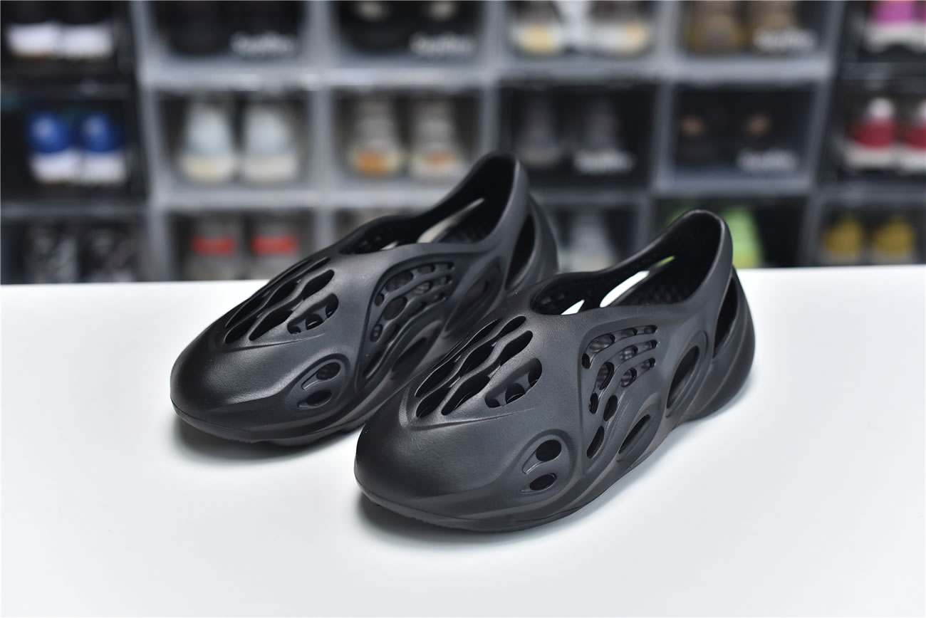 Adidas Yeezy Crocs Clog Foam Runner Colors Black (1) - www.kitistry.com Adidas Yeezy Crocs Clog Foam Runner Colors Black (1) - www.kitistry.com