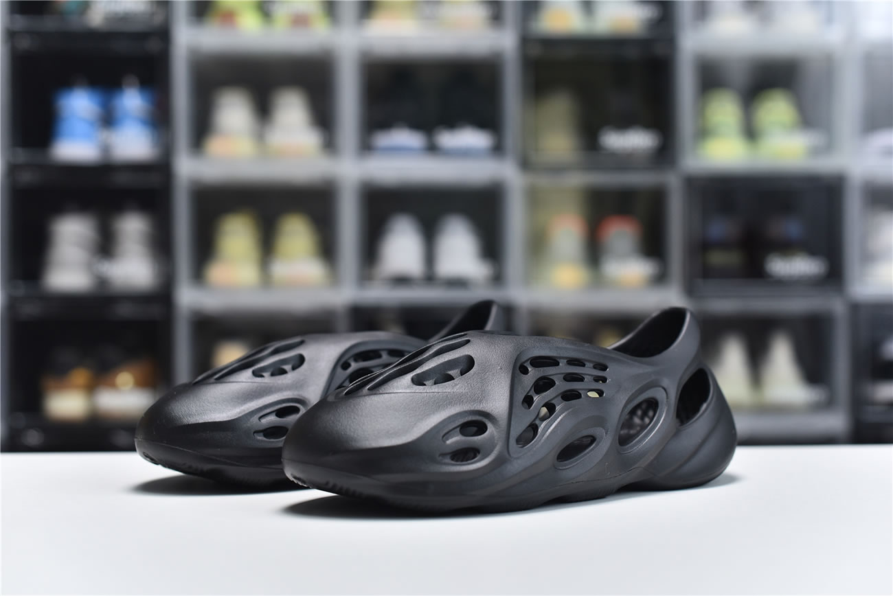 Adidas Yeezy Crocs Clog Foam Runner Colors Black (3) - www.kitistry.com Adidas Yeezy Crocs Clog Foam Runner Colors Black (3) - www.kitistry.com