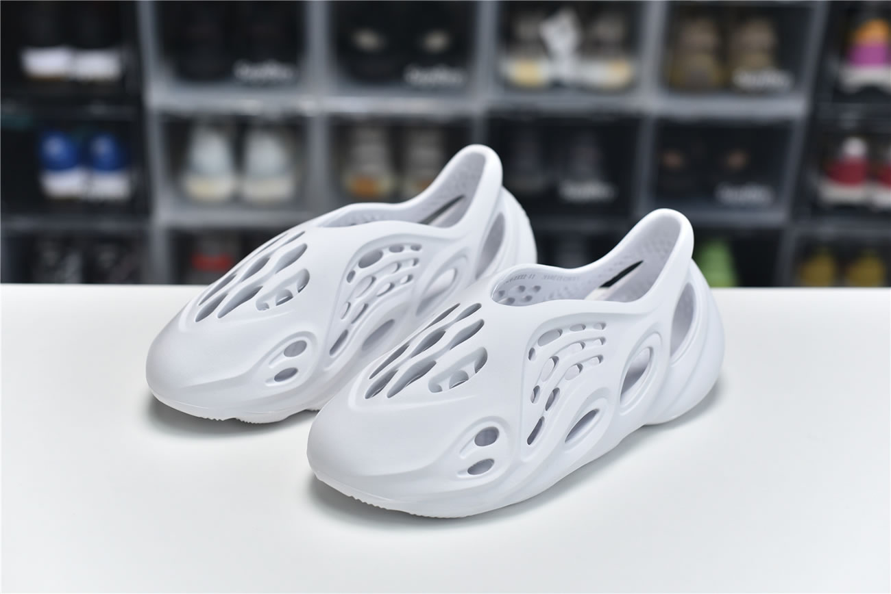 Adidas Yeezy Crocs Clog Foam Runner Colors White (1) - www.kitistry.com Adidas Yeezy Crocs Clog Foam Runner Colors White (1) - www.kitistry.com