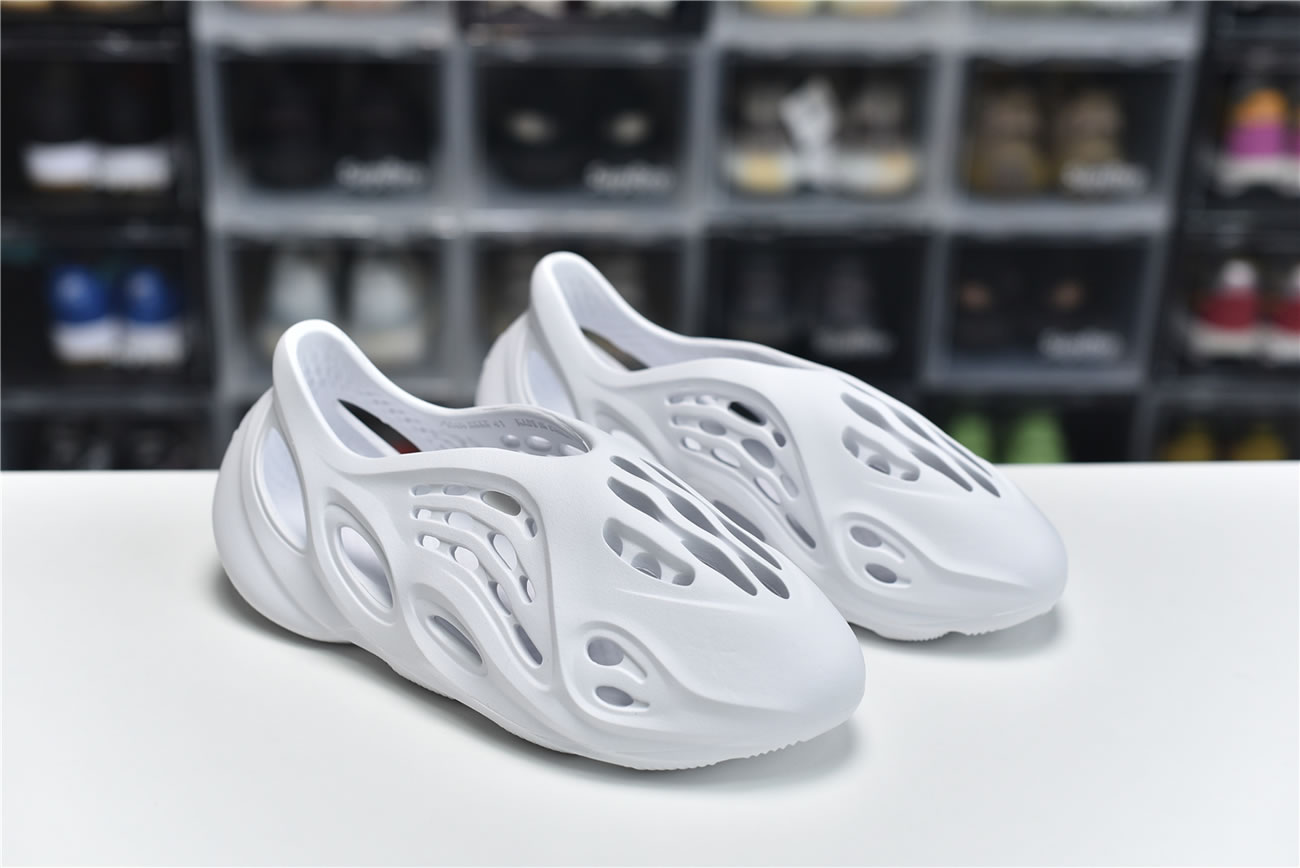 Adidas Yeezy Crocs Clog Foam Runner Colors White (2) - www.kitistry.com Adidas Yeezy Crocs Clog Foam Runner Colors White (2) - www.kitistry.com