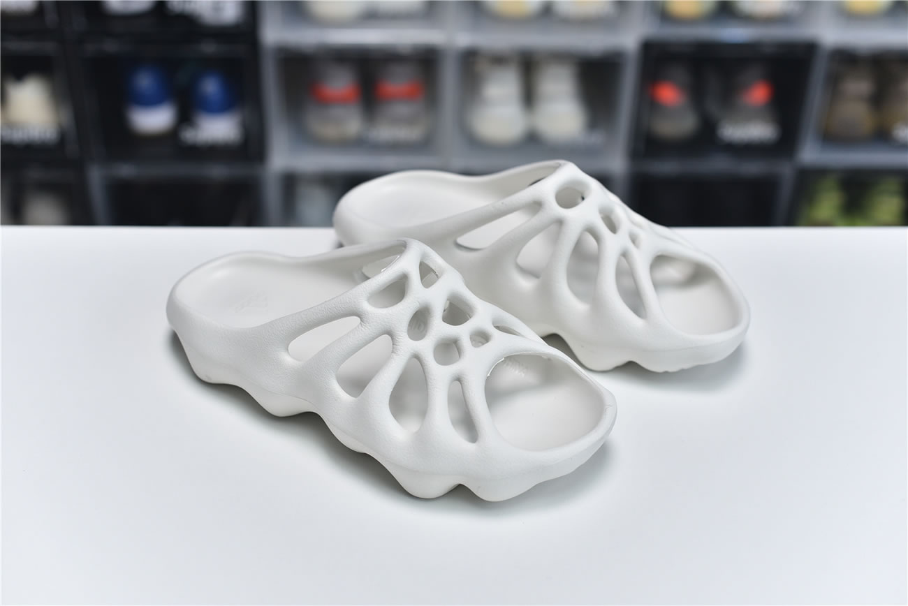 Adidas Yeezy Crocs Clog Slipper White (2) - www.kitistry.com Adidas Yeezy Crocs Clog Slipper White (2) - www.kitistry.com