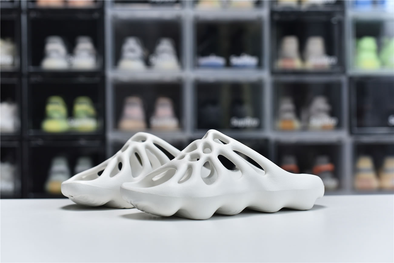 Adidas Yeezy Crocs Clog Slipper White (3) - www.kitistry.com Adidas Yeezy Crocs Clog Slipper White (3) - www.kitistry.com