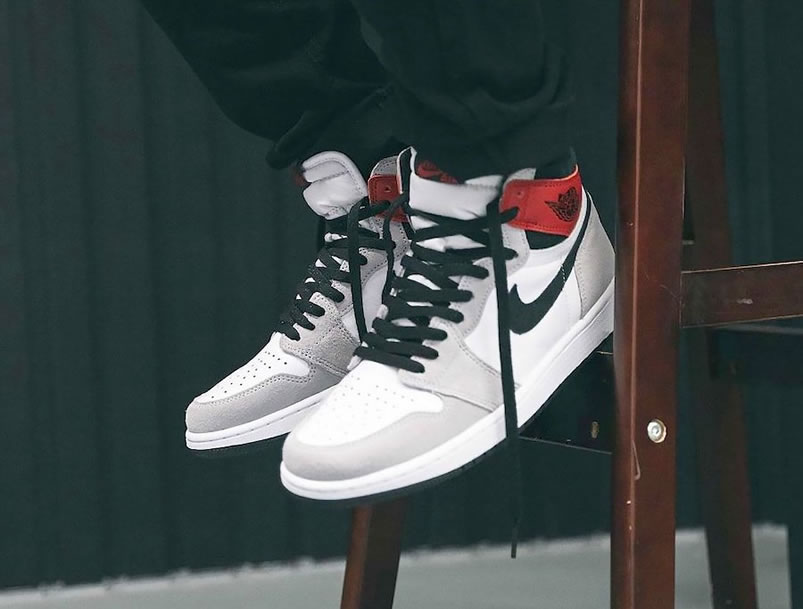 Air Jordan 1 Retro High Light Smoke Grey 2020 On Feet 555088 126 (4) - www.kitistry.com Air Jordan 1 Retro High Light Smoke Grey 2020 On Feet 555088 126 (4) - www.kitistry.com
