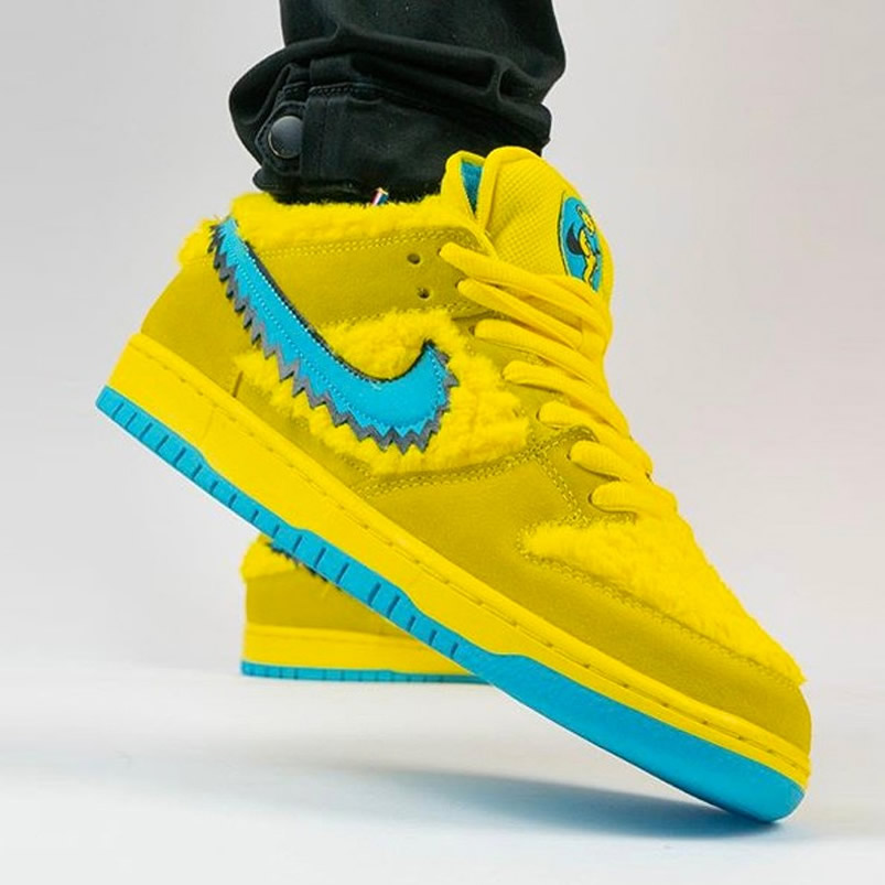 Grateful Dead Bears Nike Sb Dunk Low Yellow Bear On Feet Cj5378 700 (2) - www.kitistry.com Grateful Dead Bears Nike Sb Dunk Low Yellow Bear On Feet Cj5378 700 (2) - www.kitistry.com