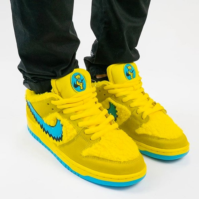Grateful Dead Bears Nike Sb Dunk Low Yellow Bear On Feet Cj5378 700 (3) - www.kitistry.com Grateful Dead Bears Nike Sb Dunk Low Yellow Bear On Feet Cj5378 700 (3) - www.kitistry.com