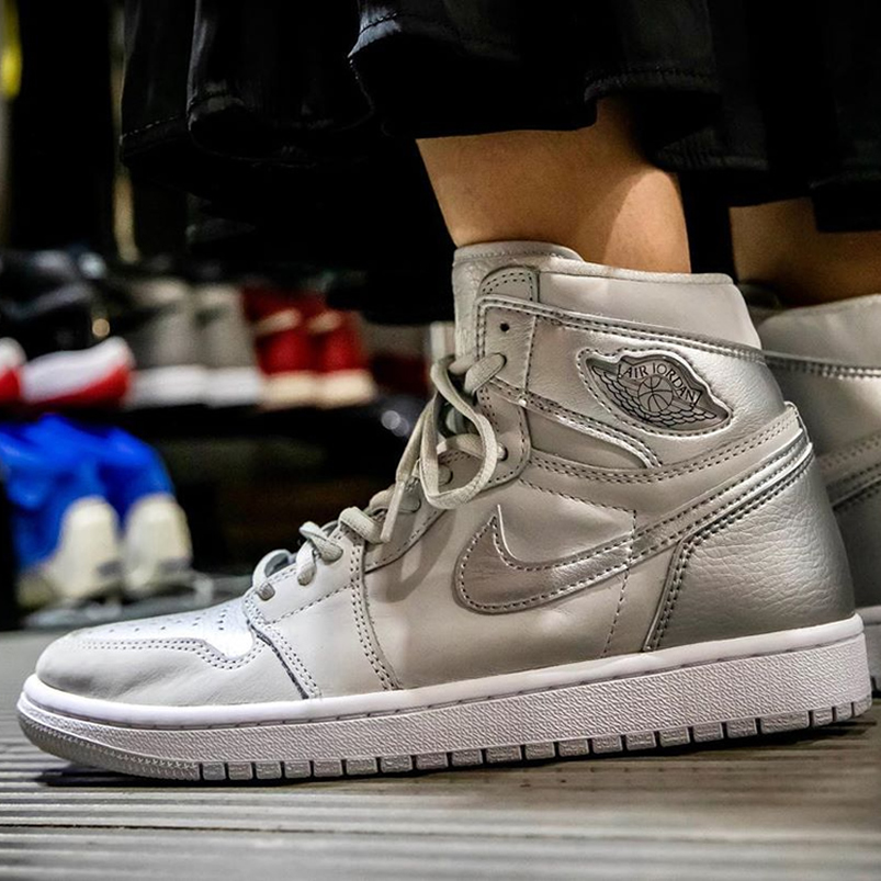 Air Jordan 1 Japan Exclusive Metallic Silver Neutral Grey On Feet 2001 2020 Dc1788 029 (1) - www.kitistry.com Air Jordan 1 Japan Exclusive Metallic Silver Neutral Grey On Feet 2001 2020 Dc1788 029 (1) - www.kitistry.com