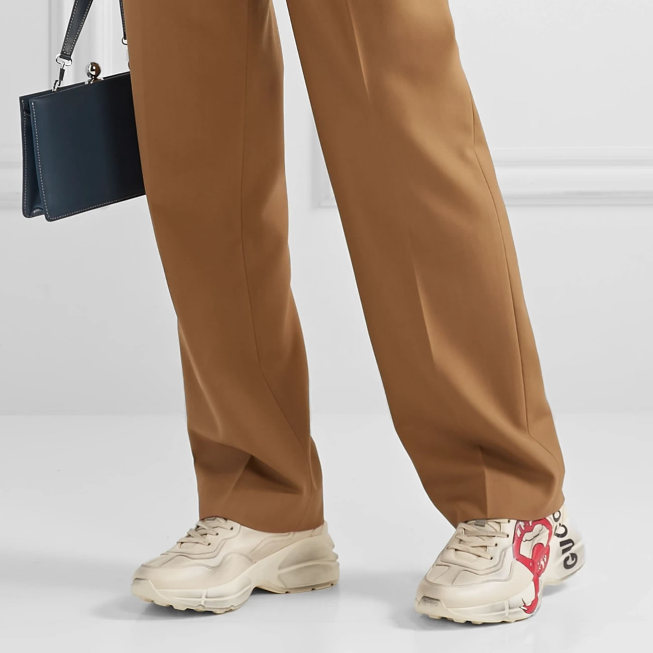 Gucci Rhyton Logo Print Leather Sneakers On Feet 1102221 (6) - www.kitistry.com Gucci Rhyton Logo Print Leather Sneakers On Feet 1102221 (6) - www.kitistry.com