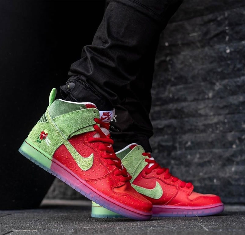 Nike Sb Dunk High Strawberry Cough On Feet Cw7093 600 (3) - www.kitistry.com Nike Sb Dunk High Strawberry Cough On Feet Cw7093 600 (3) - www.kitistry.com
