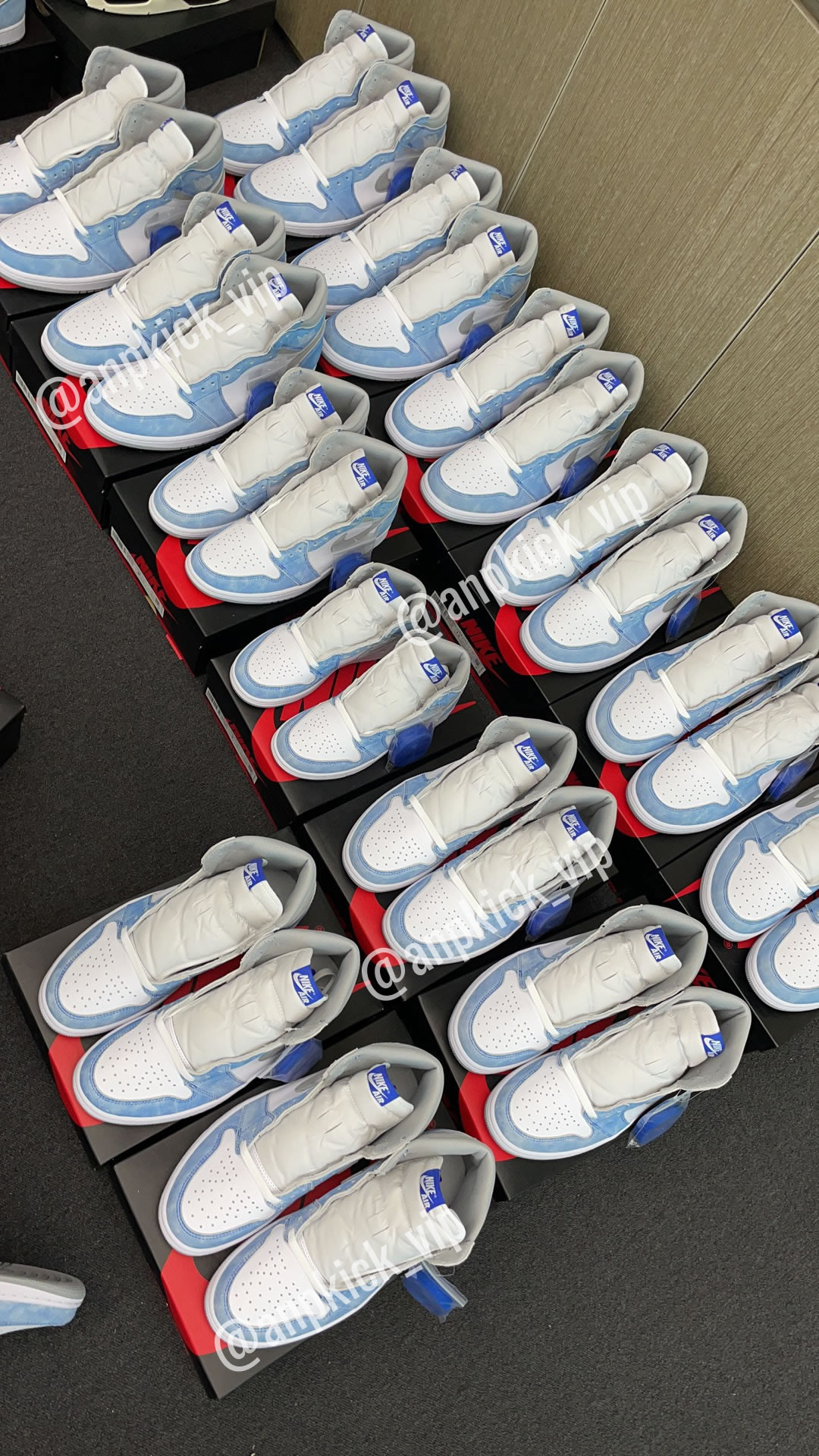 Air Jordan 1 Retro High Og Hyper Royal Anpkick Mens 555088 402 Gs 575441 402 (1) - www.kitistry.com