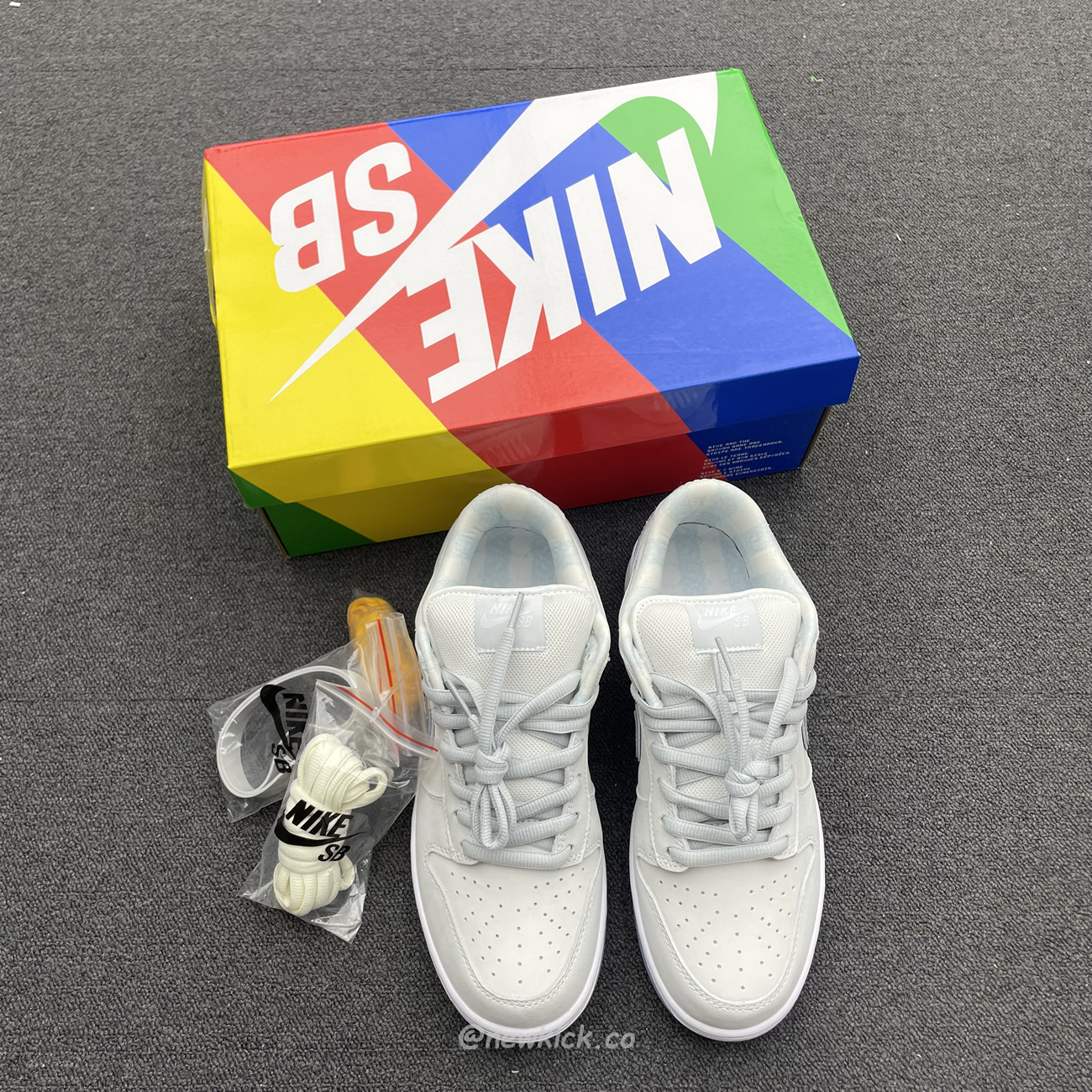 Nike Sb Dunk Low White Lobster Friends And Family Fd8776 100 (2) - www.kitistry.com Nike Sb Dunk Low White Lobster Friends And Family Fd8776 100 (2) - www.kitistry.com
