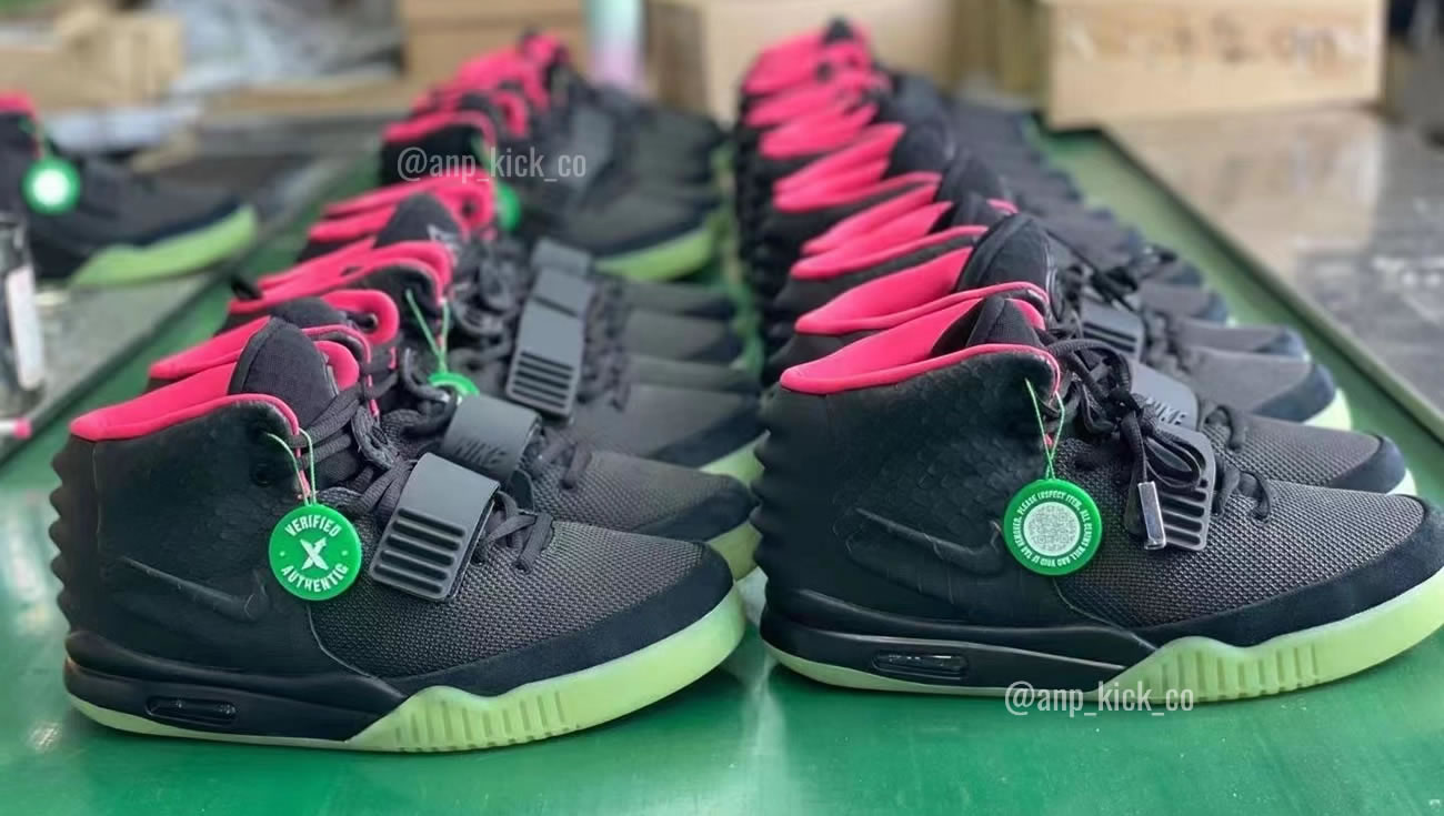 Anpkick Nike Air Yeezy 2 Solar Red 2012 508214 006 (1) - www.kitistry.com Anpkick Nike Air Yeezy 2 Solar Red 2012 508214 006 (1) - www.kitistry.com