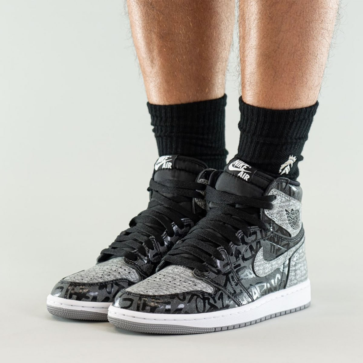 Air Jordan 1 High Og Rebellionaire Black White Particle Grey On Feet 555088 036 (1) - www.kitistry.com Air Jordan 1 High Og Rebellionaire Black White Particle Grey On Feet 555088 036 (1) - www.kitistry.com