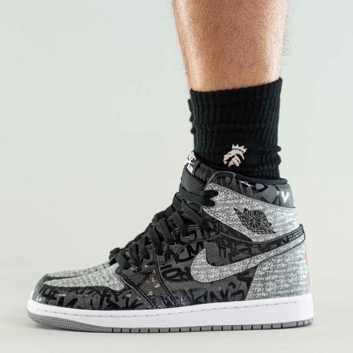 Air Jordan 1 High Og Rebellionaire Black White Particle Grey On Feet 555088 036 (2) - www.kitistry.com Air Jordan 1 High Og Rebellionaire Black White Particle Grey On Feet 555088 036 (2) - www.kitistry.com