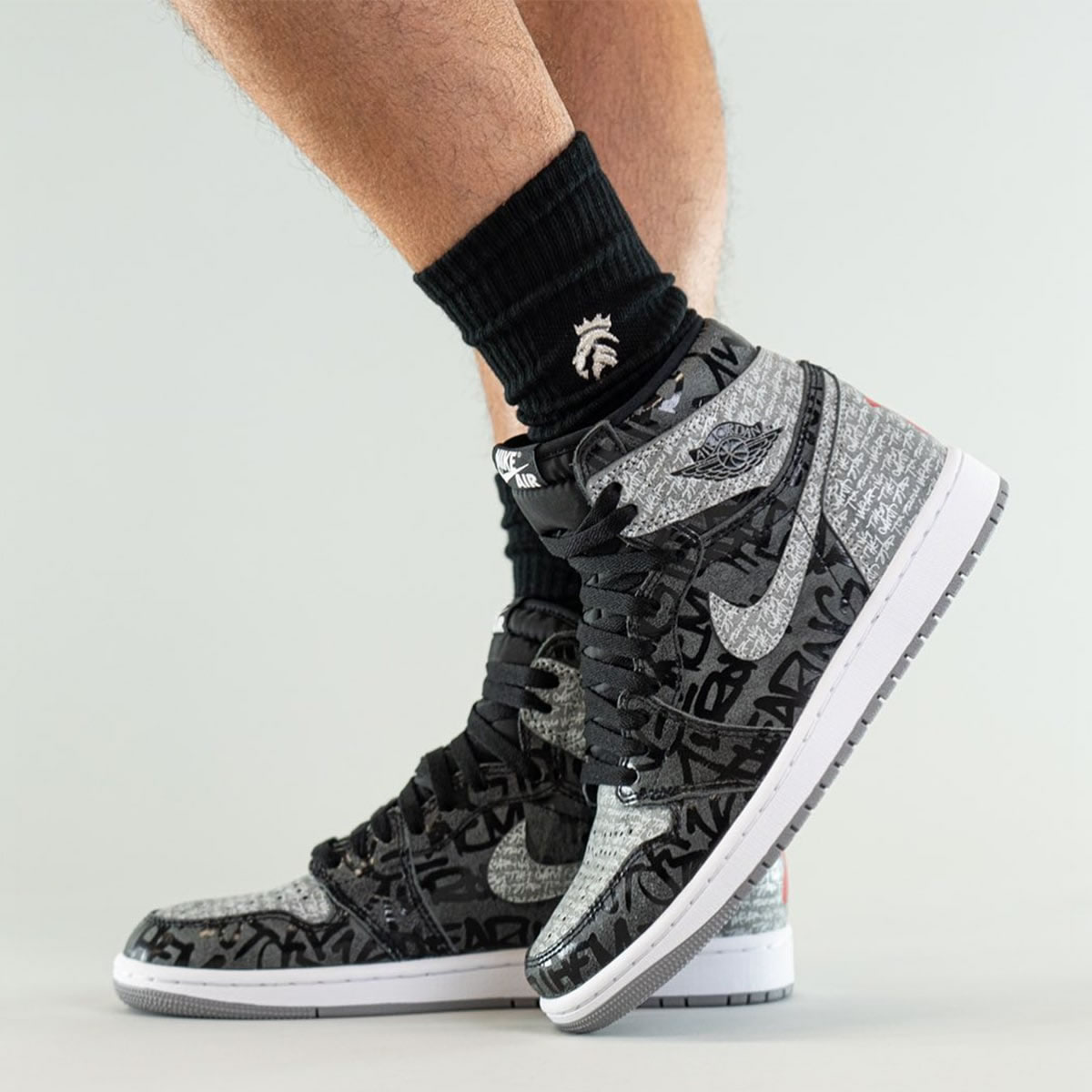 Air Jordan 1 High Og Rebellionaire Black White Particle Grey On Feet 555088 036 (5) - www.kitistry.com Air Jordan 1 High Og Rebellionaire Black White Particle Grey On Feet 555088 036 (5) - www.kitistry.com