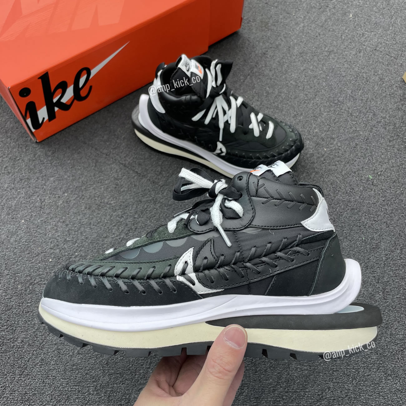 Sacai Nike Vaporwaffle Jean Paul Gaultier Black White Anpkick Dh9186 001 (1) - www.kitistry.com Sacai Nike Vaporwaffle Jean Paul Gaultier Black White Anpkick Dh9186 001 (1) - www.kitistry.com