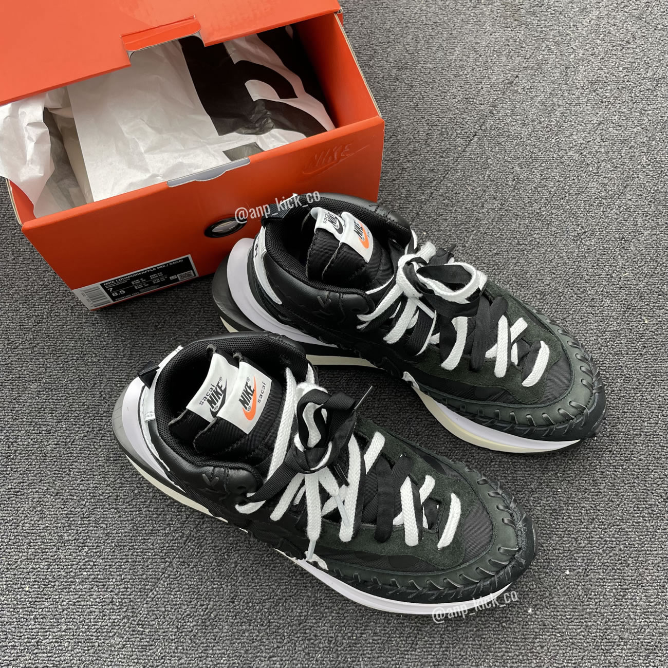 Sacai Nike Vaporwaffle Jean Paul Gaultier Black White Anpkick Dh9186 001 (11) - www.kitistry.com Sacai Nike Vaporwaffle Jean Paul Gaultier Black White Anpkick Dh9186 001 (11) - www.kitistry.com