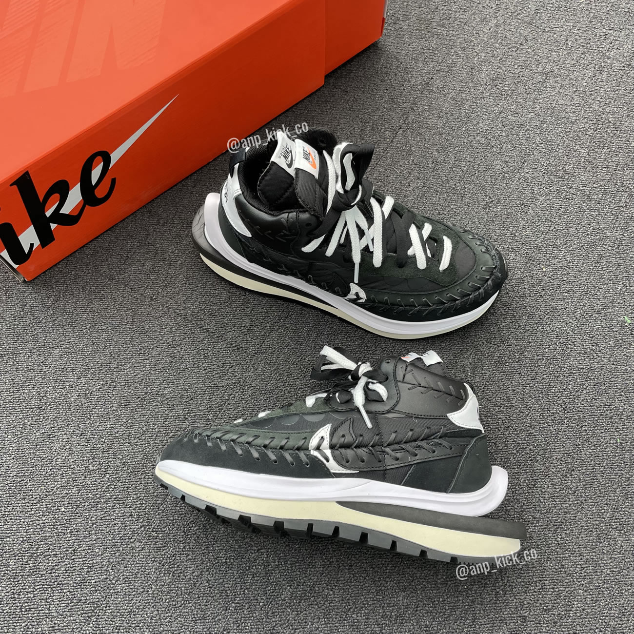 Sacai Nike Vaporwaffle Jean Paul Gaultier Black White Anpkick Dh9186 001 (7) - www.kitistry.com Sacai Nike Vaporwaffle Jean Paul Gaultier Black White Anpkick Dh9186 001 (7) - www.kitistry.com