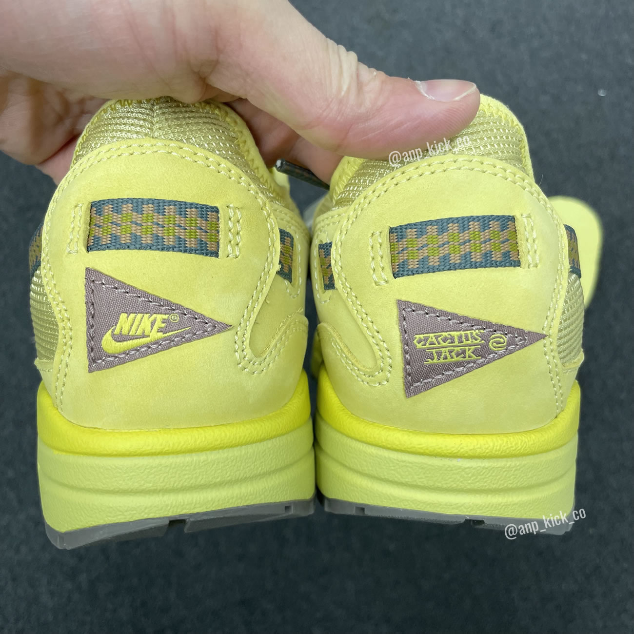 Travis Scott Nike Air Max 1 Saturn Gold Anpkick Do9392 700 (11) - www.kitistry.com Travis Scott Nike Air Max 1 Saturn Gold Anpkick Do9392 700 (11) - www.kitistry.com