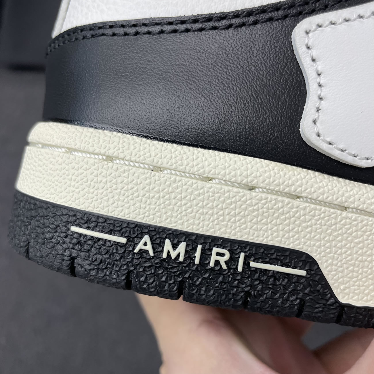 A M I R I Skel Top Low Leather Sneakers Black White Anpkick Mfs003 000 (7) - www.kitistry.com A M I R I Skel Top Low Leather Sneakers Black White Anpkick Mfs003 000 (7) - www.kitistry.com