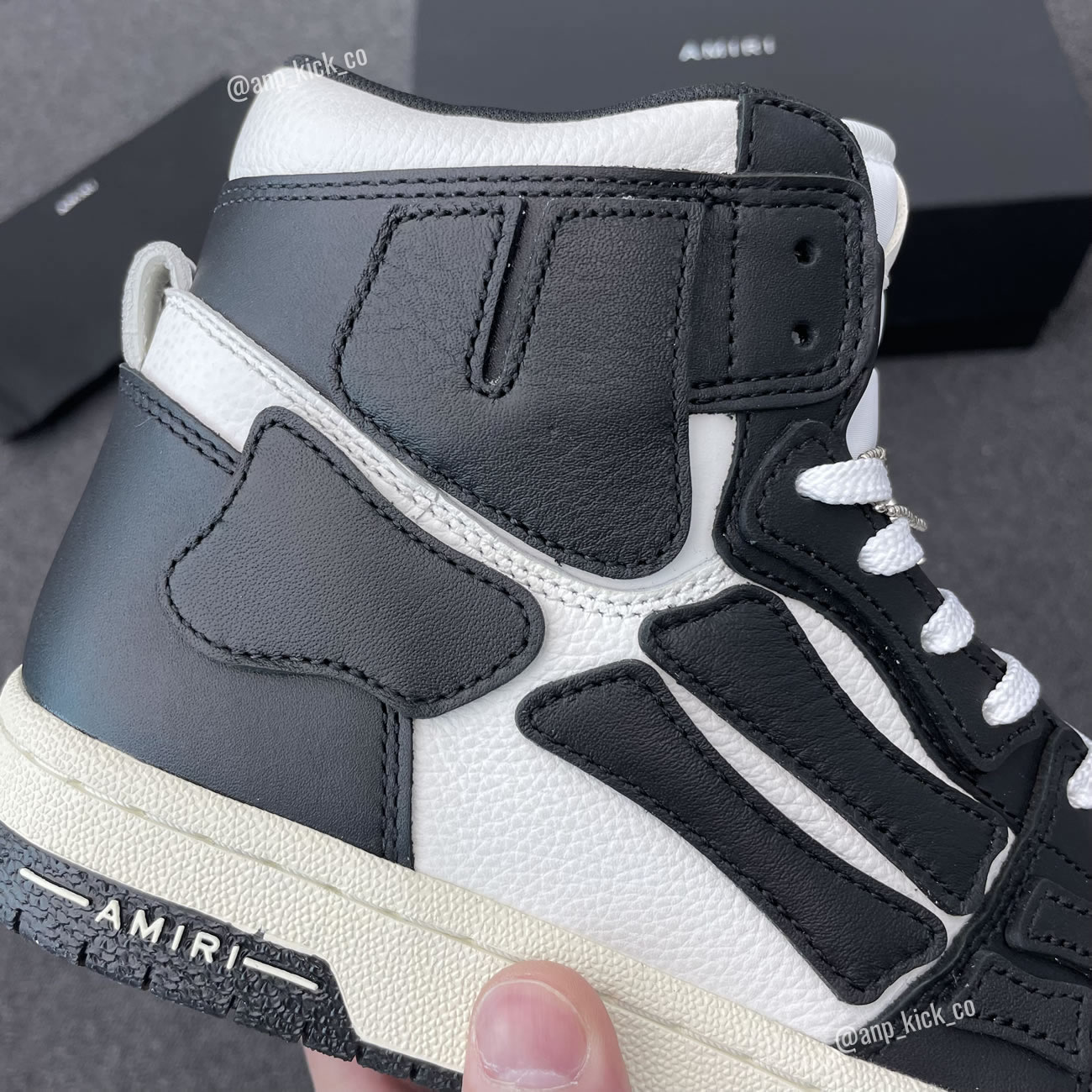A M I R I Skel Top High Leather Sneakers Black White Anpkick Mfs002 004 (2) - www.kitistry.com A M I R I Skel Top High Leather Sneakers Black White Anpkick Mfs002 004 (2) - www.kitistry.com