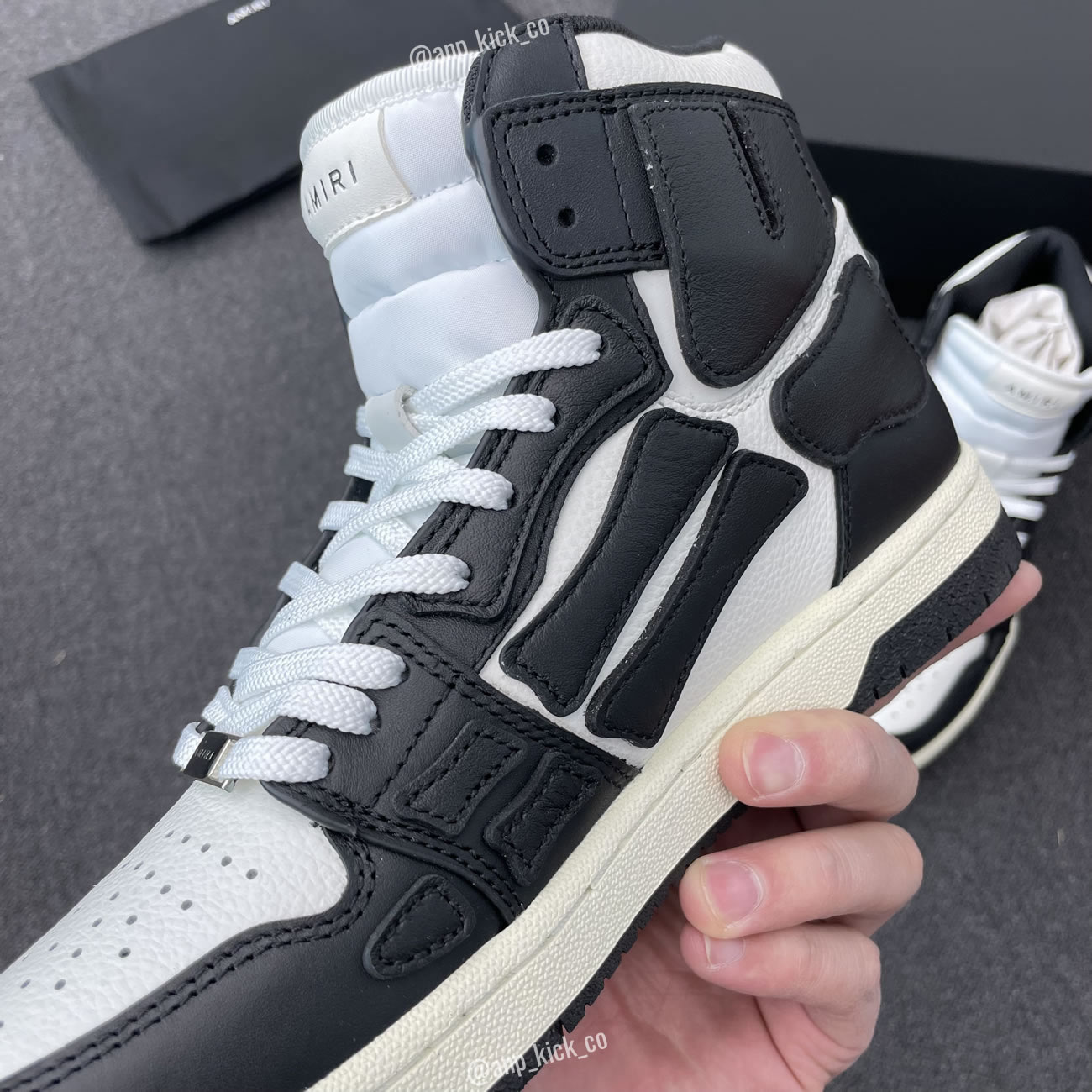 A M I R I Skel Top High Leather Sneakers Black White Anpkick Mfs002 004 (7) - www.kitistry.com A M I R I Skel Top High Leather Sneakers Black White Anpkick Mfs002 004 (7) - www.kitistry.com