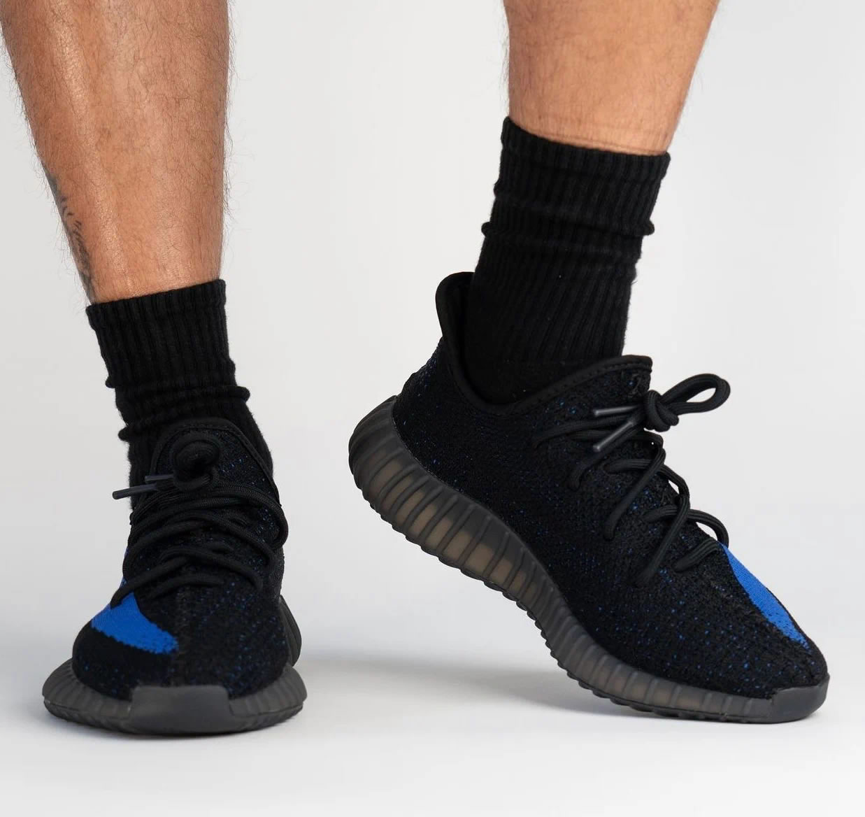 Adidas Yeezy Boost 350 V2 Dazzling Blue Gy7164 On Feet 5 - www.kitistry.com Adidas Yeezy Boost 350 V2 Dazzling Blue Gy7164 On Feet 5 - www.kitistry.com