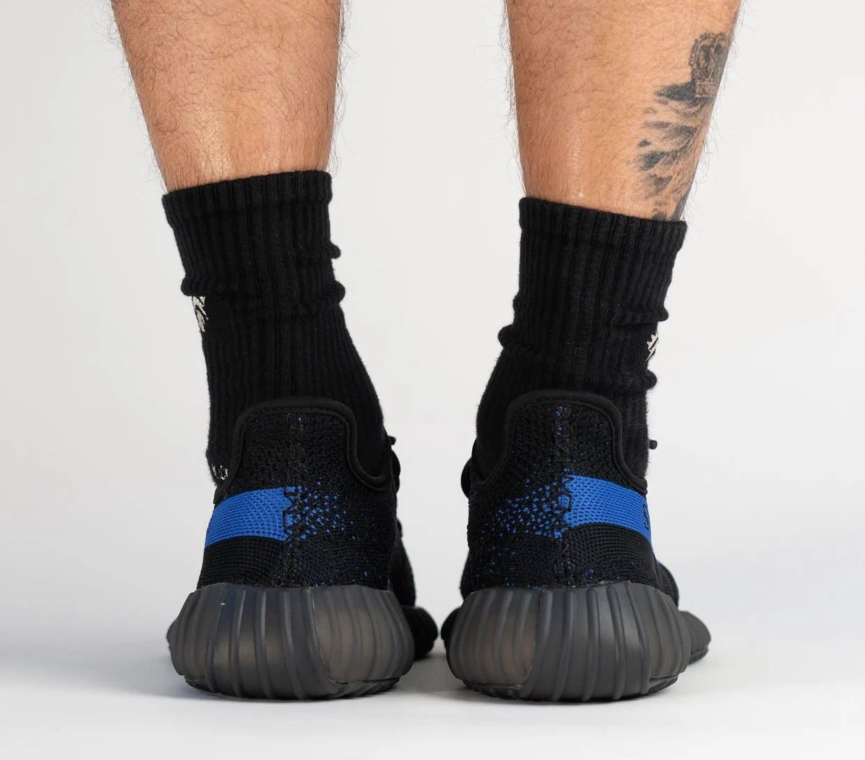 Adidas Yeezy Boost 350 V2 Dazzling Blue Gy7164 On Feet 7 - www.kitistry.com Adidas Yeezy Boost 350 V2 Dazzling Blue Gy7164 On Feet 7 - www.kitistry.com