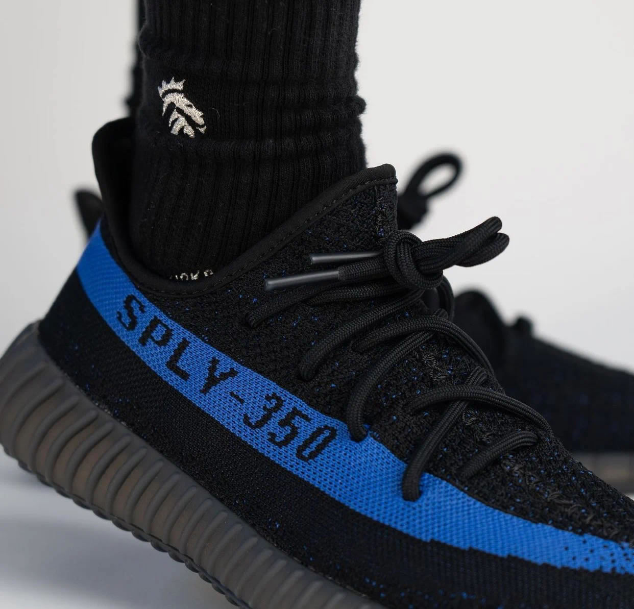 Adidas Yeezy Boost 350 V2 Dazzling Blue Gy7164 On Feet 8 - www.kitistry.com Adidas Yeezy Boost 350 V2 Dazzling Blue Gy7164 On Feet 8 - www.kitistry.com