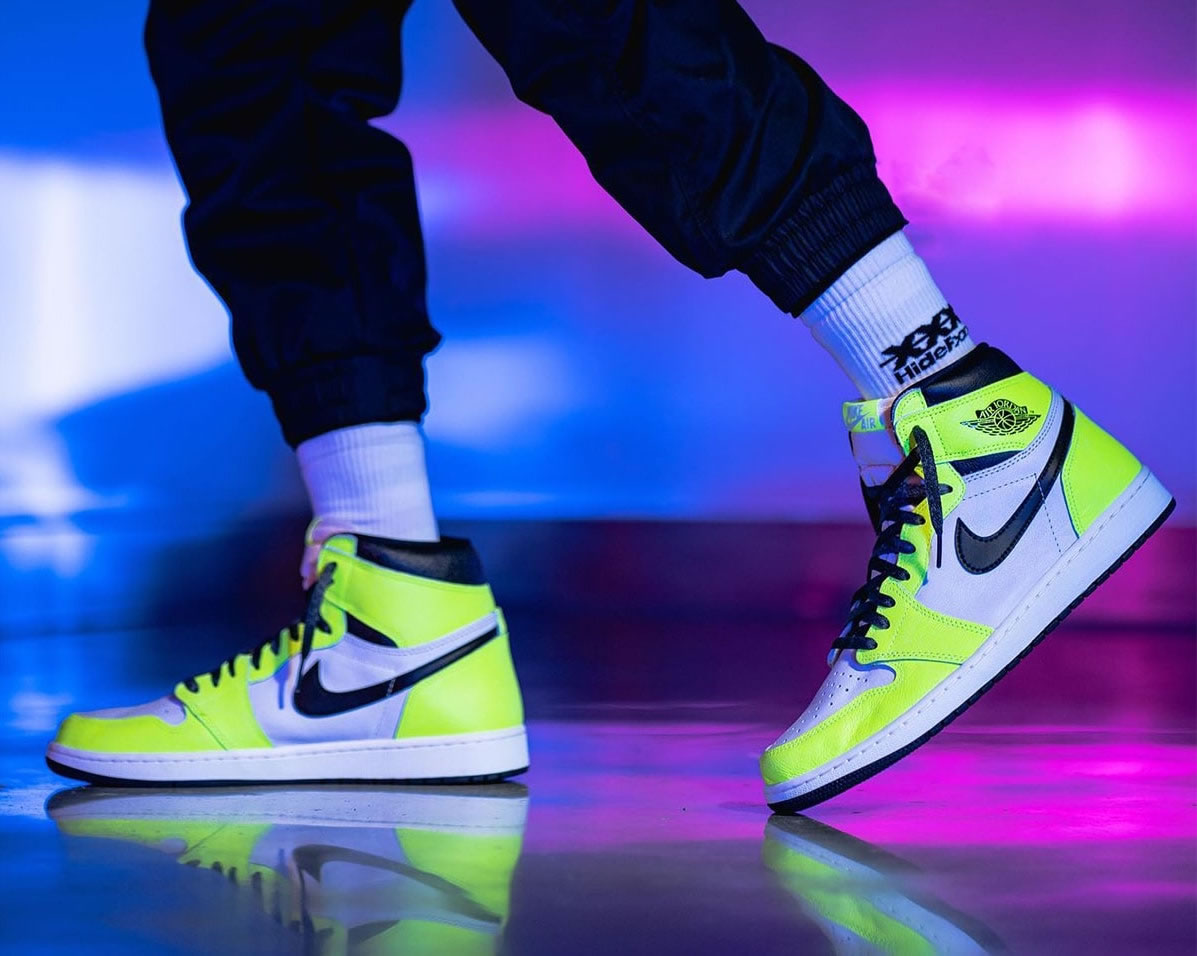 Air Jordan 1 Retro High Og Volt Black Sail On Feet 555088 702 (5) - www.kitistry.com Air Jordan 1 Retro High Og Volt Black Sail On Feet 555088 702 (5) - www.kitistry.com