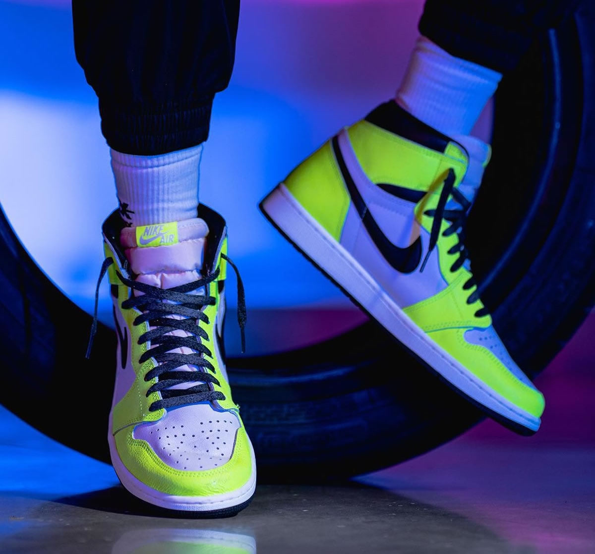 Air Jordan 1 Retro High Og Volt Black Sail On Feet 555088 702 (6) - www.kitistry.com Air Jordan 1 Retro High Og Volt Black Sail On Feet 555088 702 (6) - www.kitistry.com