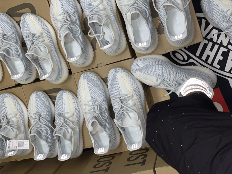 Adidas Yeezy Boost 350 V2 Cloud White Non Reflective Anpkick On Feet Fw3043 (4) - www.kitistry.com Adidas Yeezy Boost 350 V2 Cloud White Non Reflective Anpkick On Feet Fw3043 (4) - www.kitistry.com