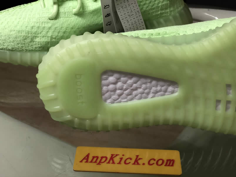 Adidas Yeezy Boost 350 V2 Gitd Glow In The Dark Spring 2019 (9) - www.kitistry.com Adidas Yeezy Boost 350 V2 Gitd Glow In The Dark Spring 2019 (9) - www.kitistry.com