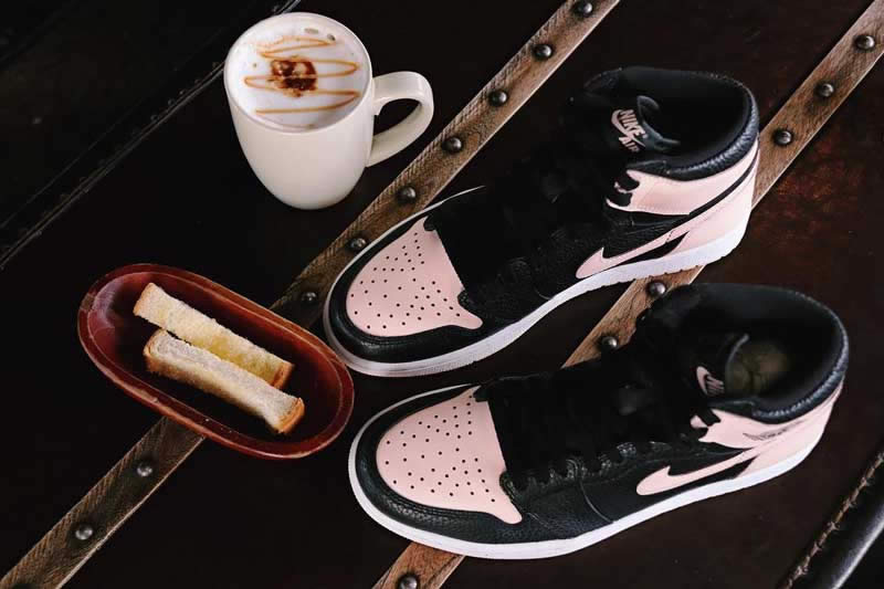 Air Jordan 1 Crimson Tint For Sale On Feet Hyper Pink And Black 555088 081 (1) - www.kitistry.com Air Jordan 1 Crimson Tint For Sale On Feet Hyper Pink And Black 555088 081 (1) - www.kitistry.com