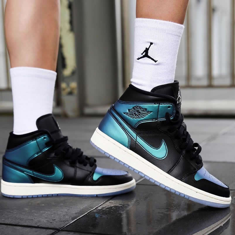 Air Jordan 1 Mid Black Iridescent Mens Gs Aj1 Shoes On Feet Bq6472 009 (1) - www.kitistry.com Air Jordan 1 Mid Black Iridescent Mens Gs Aj1 Shoes On Feet Bq6472 009 (1) - www.kitistry.com