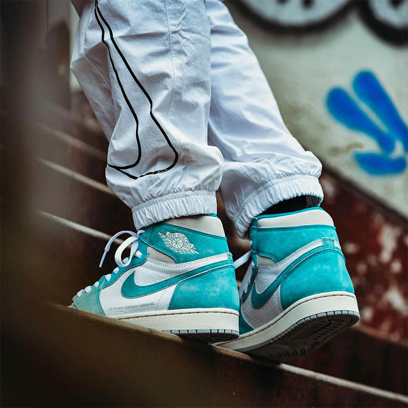 Air Jordan 1 Retro High Og Turbo Green White Grey On Feet 555088 311 (2) - www.kitistry.com Air Jordan 1 Retro High Og Turbo Green White Grey On Feet 555088 311 (2) - www.kitistry.com
