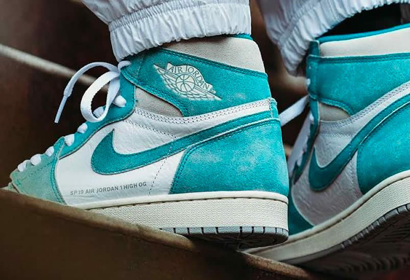 Air Jordan 1 Retro High Og Turbo Green White Grey On Feet 555088 311 (3) - www.kitistry.com Air Jordan 1 Retro High Og Turbo Green White Grey On Feet 555088 311 (3) - www.kitistry.com