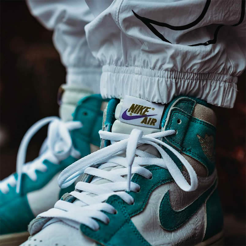 Air Jordan 1 Retro High Og Turbo Green White Grey On Feet 555088 311 (4) - www.kitistry.com Air Jordan 1 Retro High Og Turbo Green White Grey On Feet 555088 311 (4) - www.kitistry.com