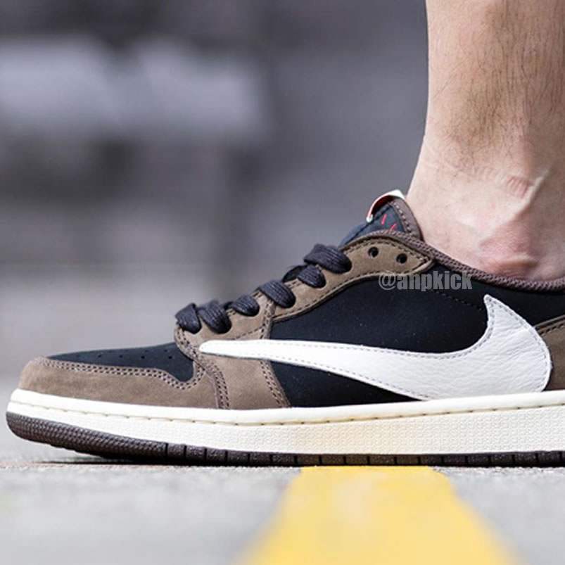 Travis Scott Air Jordan 1 Low Og On Feet Dark Mocha Cq4277 001 (7) - www.kitistry.com Travis Scott Air Jordan 1 Low Og On Feet Dark Mocha Cq4277 001 (7) - www.kitistry.com