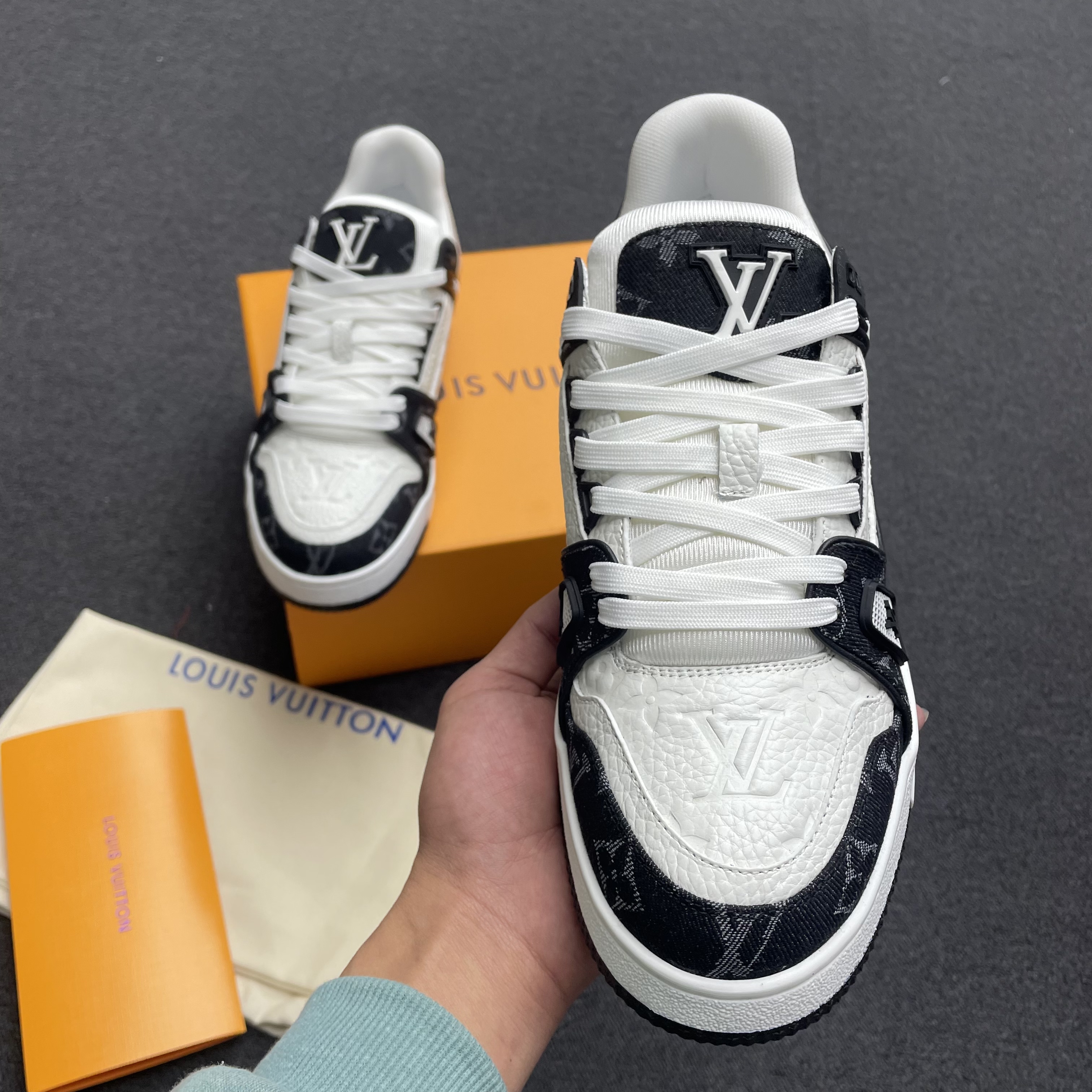Louis Vuitton Lv Trainer White Black White 1a9jgb (2) - www.kitistry.com