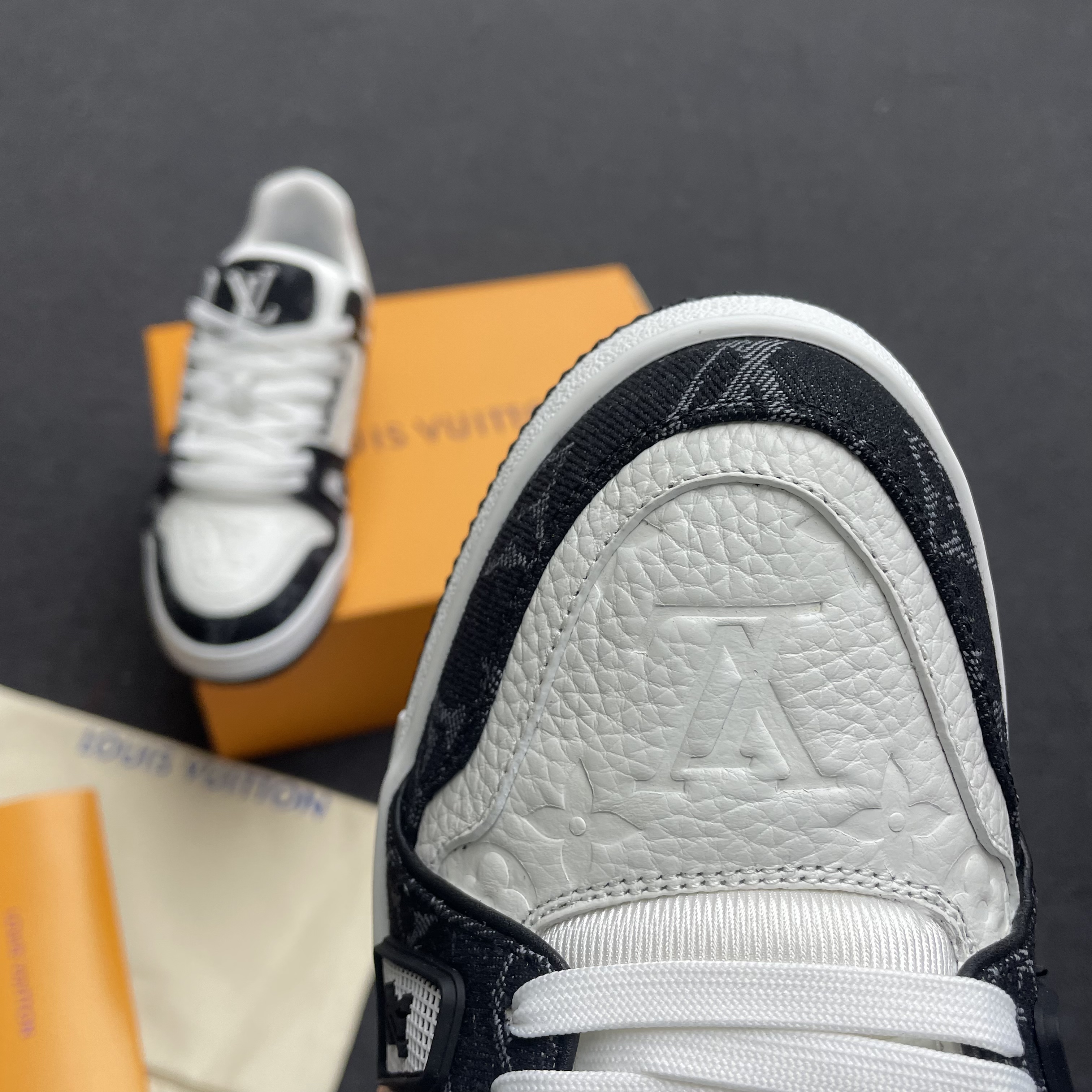 Louis Vuitton Lv Trainer White Black White 1a9jgb (4) - www.kitistry.com