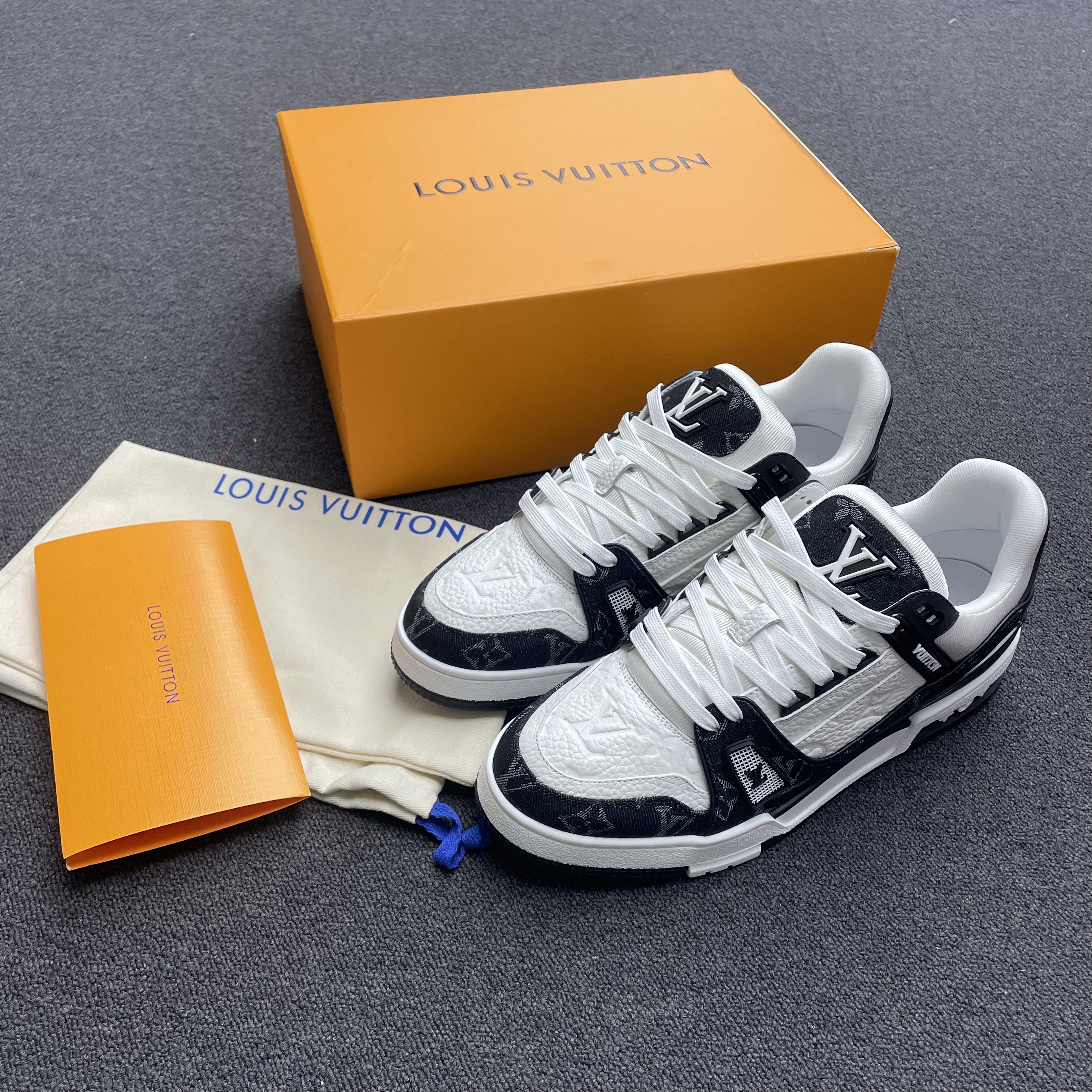 Louis Vuitton Lv Trainer White Black White 1a9jgb (9) - www.kitistry.com