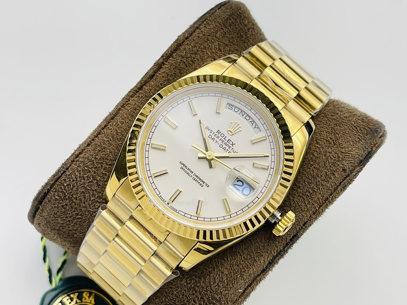 Rolex Day Date Olive Green Cherry Red Dial Bright Blue Bright Black Champagne Colour Olive Green 228239 (81) - www.kitistry.com