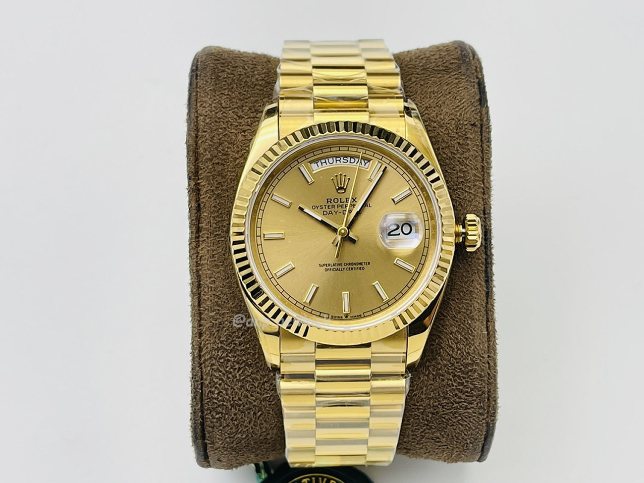 Rolex Day Date Olive Green Cherry Red Dial Bright Blue Bright Black Champagne Colour Olive Green 228239 (87) - www.kitistry.com
