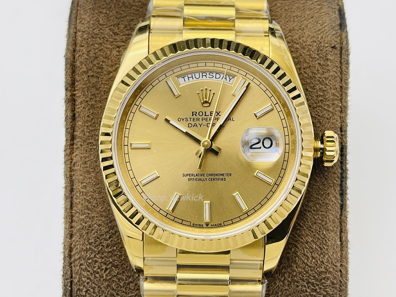 Rolex Day Date Olive Green Cherry Red Dial Bright Blue Bright Black Champagne Colour Olive Green 228239 (88) - www.kitistry.com