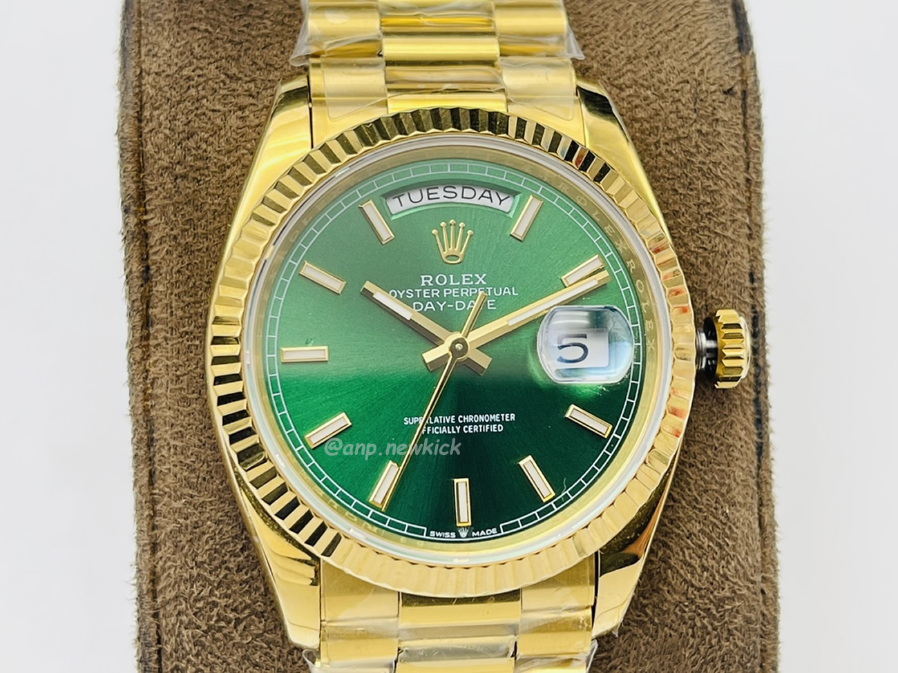 Rolex Day Date Olive Green Cherry Red Dial Bright Blue Bright Black Champagne Colour Olive Green 228239 (99) - www.kitistry.com