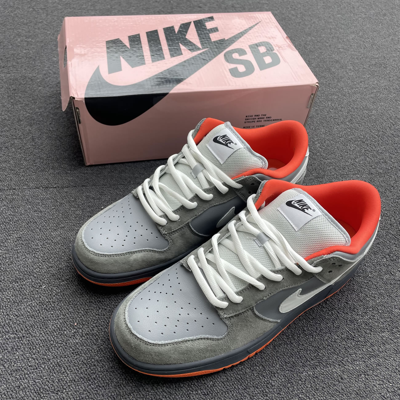 Nike Sb Dunk Low Staple Nyc Pigeon 304292 011 (11) - www.kitistry.com