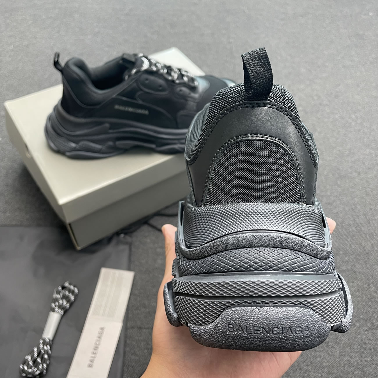 Balenciaga Triple S Triple Black 2018 Reissue Pre Distressed 512176 W09o1 1000 (1) - www.kitistry.com Balenciaga Triple S Triple Black 2018 Reissue Pre Distressed 512176 W09o1 1000 (1) - www.kitistry.com