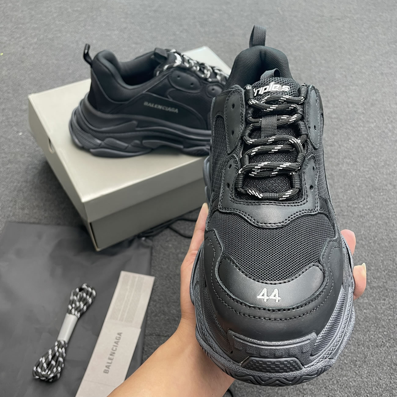 Balenciaga Triple S Triple Black 2018 Reissue Pre Distressed 512176 W09o1 1000 (3) - www.kitistry.com Balenciaga Triple S Triple Black 2018 Reissue Pre Distressed 512176 W09o1 1000 (3) - www.kitistry.com